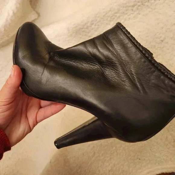 Bottega Veneta Black Leather Ankle Boots - Picture 15 of 16